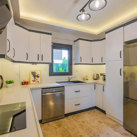 Fethiyede Denize Yakin Sueper Lueks Villa Fethiye